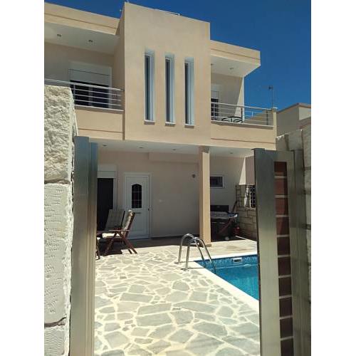 “Theeporto” Maisonette with pool
