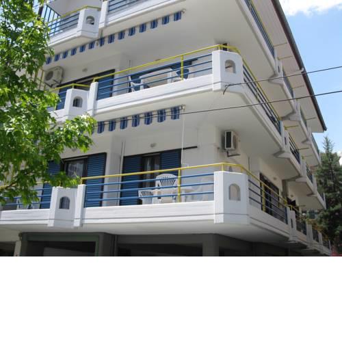 Theo Apartments