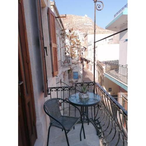 THEOS APARTMENTS