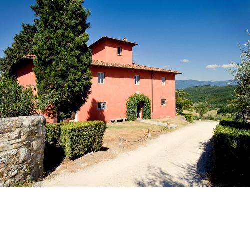 This beautiful apartment in a small Tuscan house
