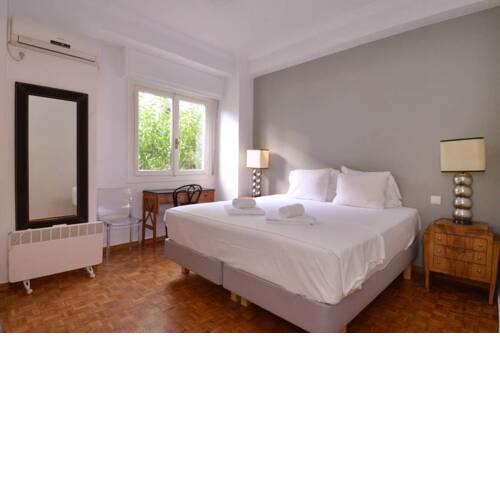Thiseio, a vintage apartment