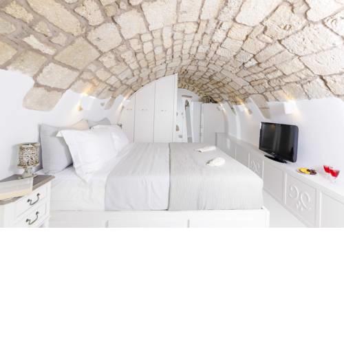 Tholos Deluxe House