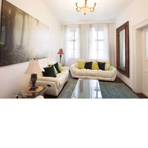 Three bedroom apartment for 10 people next to Wenceslas square by easyBNB