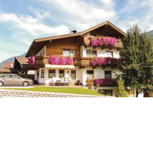 Three-Bedroom Apartment in Aschau