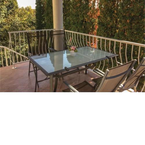 Three-Bedroom Apartment in Balatonfoldvar
