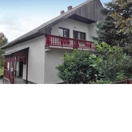 Three-Bedroom Apartment in Balatongyorok