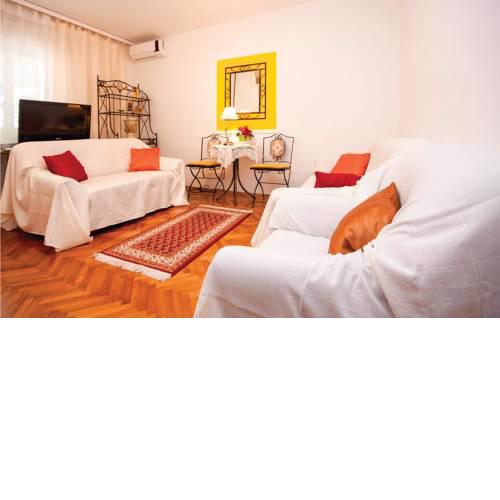 Three-Bedroom Apartment in Brodarica