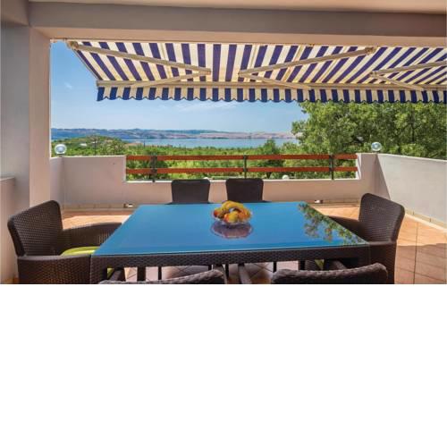 Three-Bedroom Apartment in Cesarica