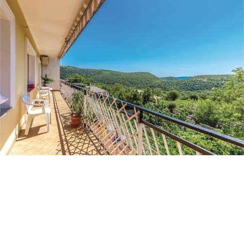 Three-Bedroom Apartment in Grizane