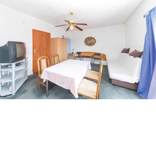 Three-Bedroom Apartment in Kastel Novi