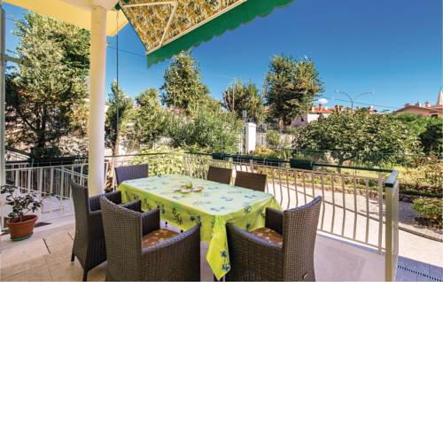 Three-Bedroom Apartment in Lovran