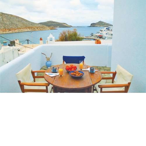 Three-Bedroom Apartment in Panormos