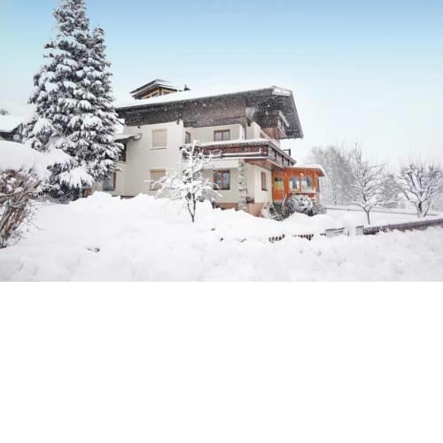 Three-Bedroom Apartment in Piesendorf