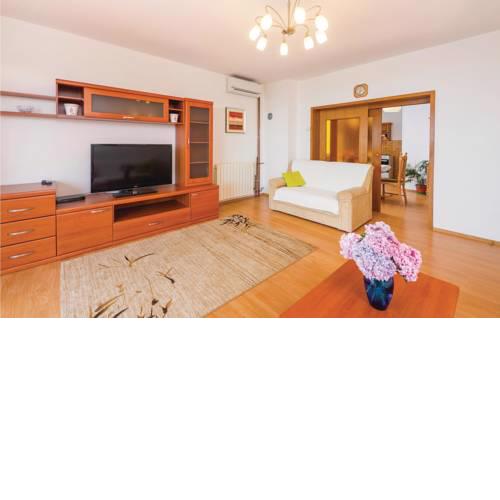 Three-Bedroom Apartment in Pobri