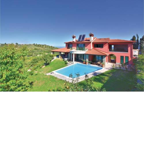 Three-Bedroom Apartment in Portoroz