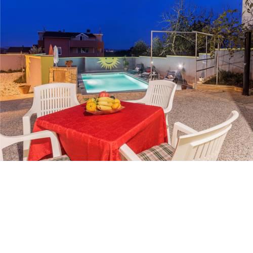 Three-Bedroom Apartment in Pula