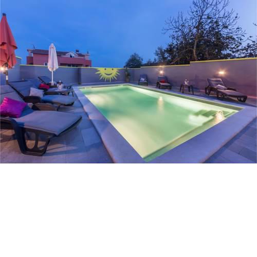 Three-Bedroom Apartment in Pula