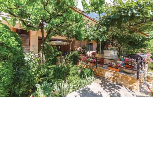 Three-Bedroom Apartment in Pula