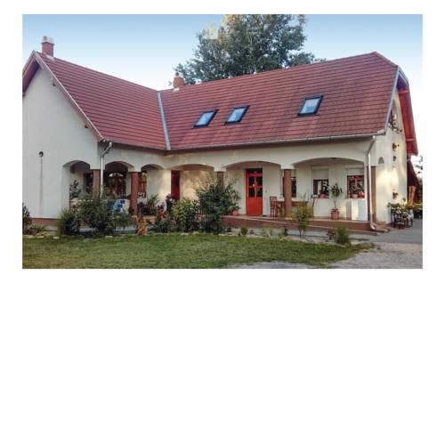 Three-Bedroom Apartment in Tabdi