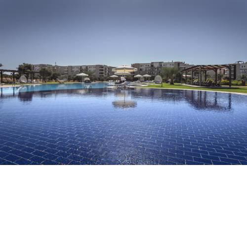 Three Bedroom Ariel Apartment with Sea View