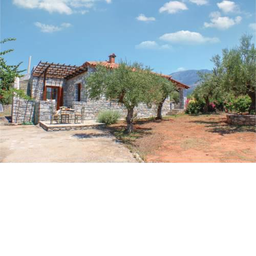 Three-Bedroom Holiday Home in Aghios Nikolaos