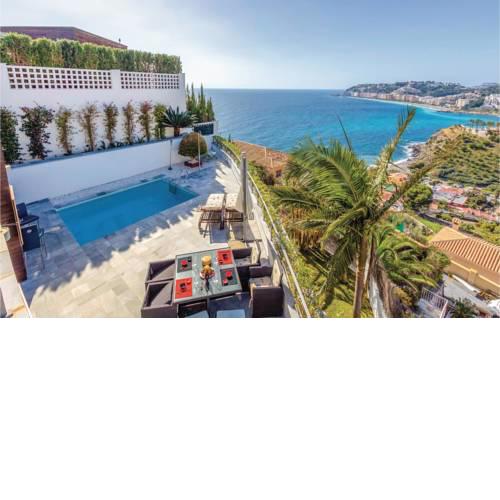 Three-Bedroom Holiday Home in Almunecar