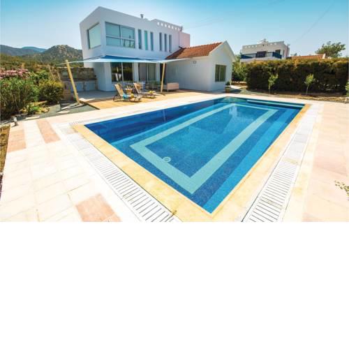 Three-Bedroom Holiday Home in Argaka
