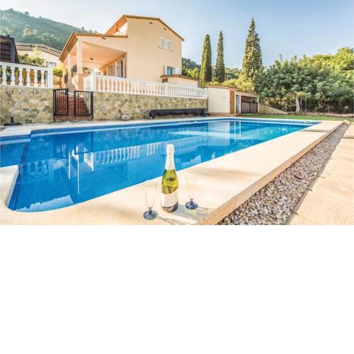 Three-Bedroom Holiday Home in Castellon