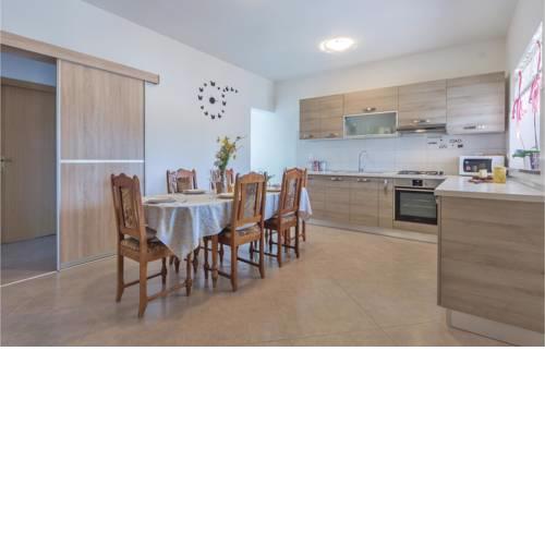 Three-Bedroom Holiday Home in Divsici