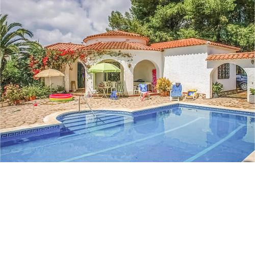 Three-Bedroom Holiday Home in Miami Platja