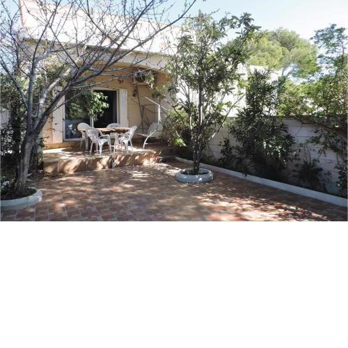 Three-Bedroom Holiday Home in Miami Playa