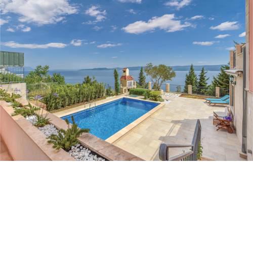 Three-Bedroom Holiday Home in Mimice