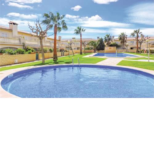Three-Bedroom Holiday Home in Mont-roig del Camp