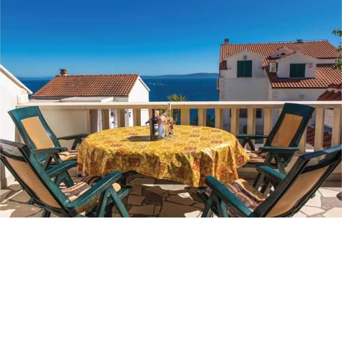 Three-Bedroom Holiday Home in Okrug Gornji