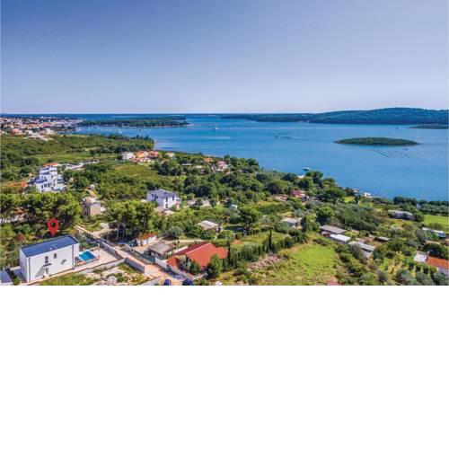 Three-Bedroom Holiday Home in Pomer
