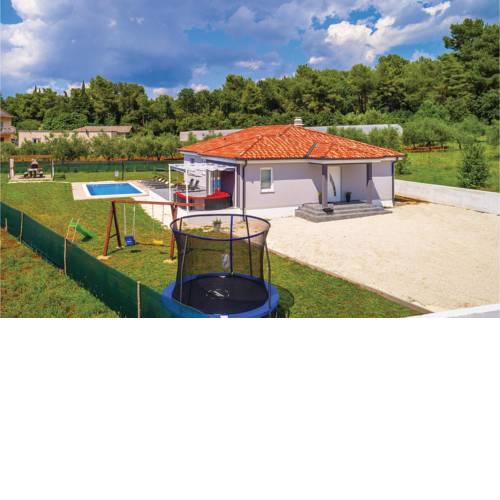 Three-Bedroom Holiday Home in Pula