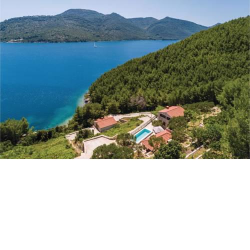 Three-Bedroom Holiday Home in Ston
