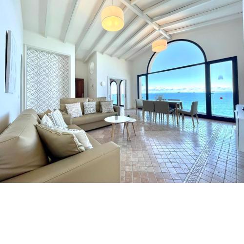 Three Bedroom Suite with Sea View,near the beach, heated pool y free wifi in all common areas