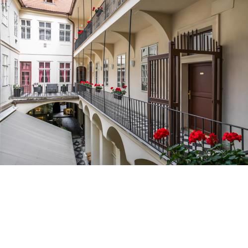 Three Golden Crowns Apartments