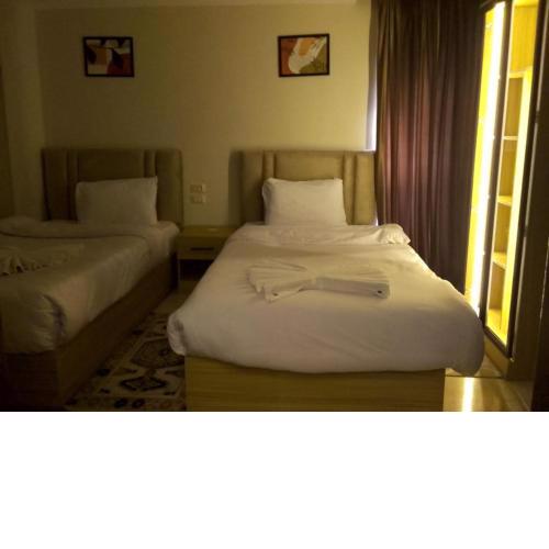 Three pyramids view hotel