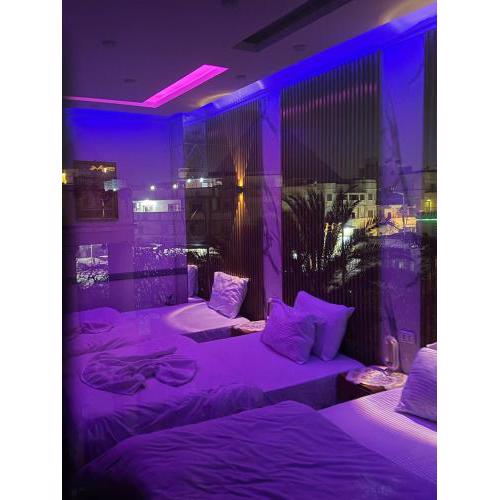 Three pyrmids desert hotel