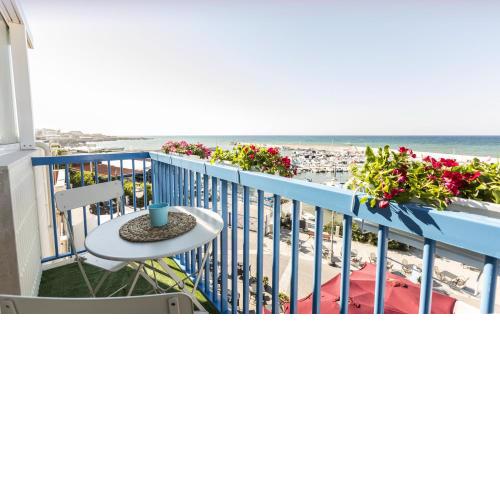 Three Room - Sea View Luxury Loft