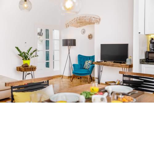 Three square apartment