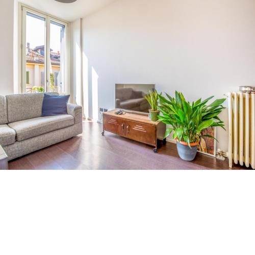 Ticinese and Navigli District Bright APT