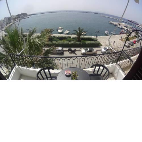 Tinos port
