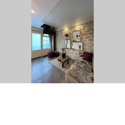 Tiny Gallery Paris Gare Montparnasse