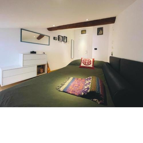 TINY ZEN HOUSE by the sea. (CITRA:010025-LT-3975)