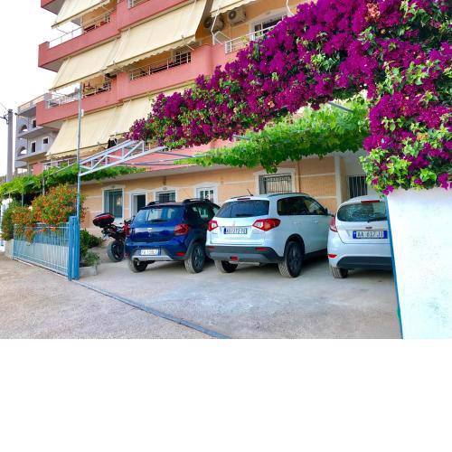 Tomi Apartments