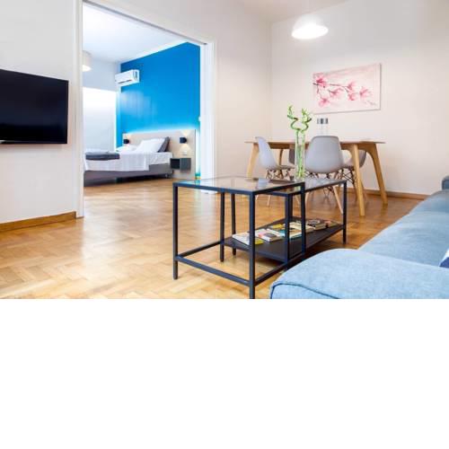 TONI'S 2BD Home in Centre, 15 sec to Metro
