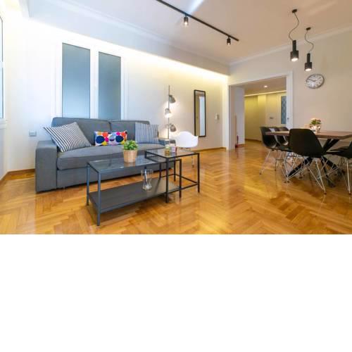 TONI'S "Aquaman" 4BD Apartment in Athens!